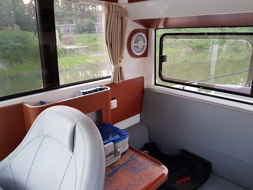 Катер Beneteau Barracuda 9 Fly c моторами 225 л.с.