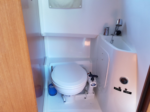 Катер Beneteau Barracuda 9 Fly c моторами 225 л.с.