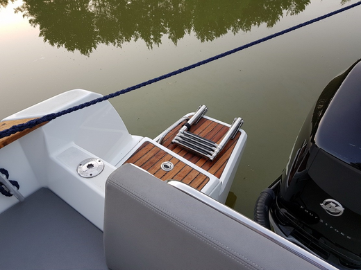 Катер Beneteau Barracuda 9 Fly c моторами 225 л.с.