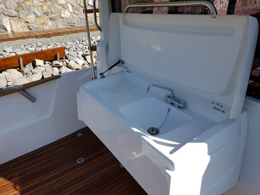 Катер Beneteau Barracuda 9 Fly c моторами 225 л.с.