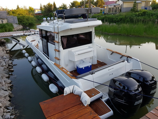 Катер Beneteau Barracuda 9 Fly c моторами 225 л.с.