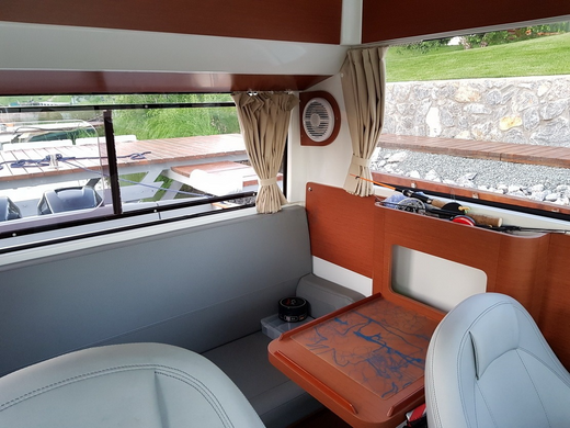 Катер Beneteau Barracuda 9 Fly c моторами 225 л.с.