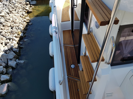 Катер Beneteau Barracuda 9 Fly c моторами 225 л.с.