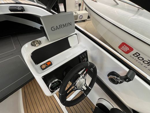 Катер Феникс 600 HT белый