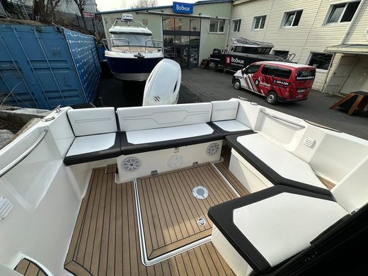 Катер Феникс 700 Cabin белый с Suzuki DF200ATX