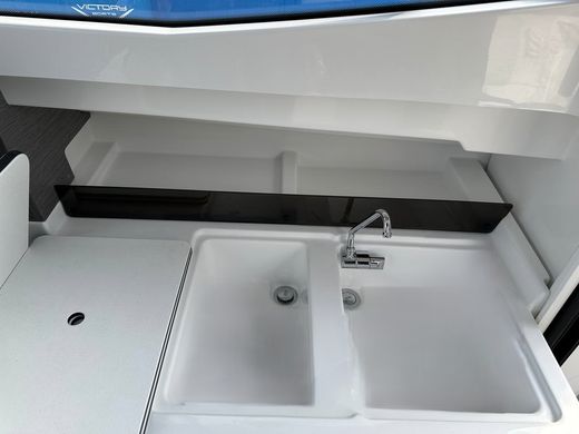 Катер Феникс 700 Cabin белый с Suzuki DF200ATX