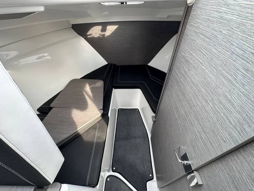 Катер Феникс 700 Cabin белый с Suzuki DF200ATX