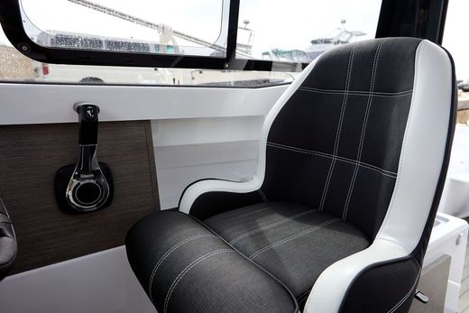 Катер Феникс 700 Cabin белый с Suzuki DF200ATX