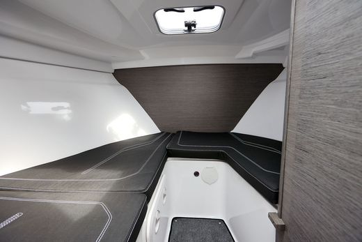 Катер Феникс 700 Cabin белый с Suzuki DF200ATX