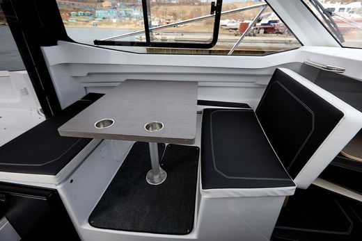 Катер Феникс 700 Cabin белый