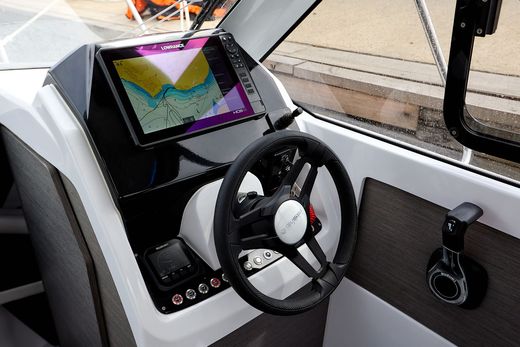 Катер Феникс 700 Cabin белый