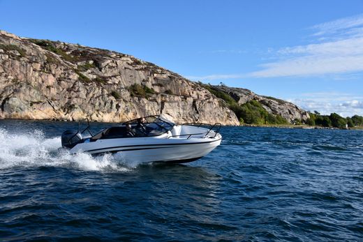 Катер Finnmaster R6