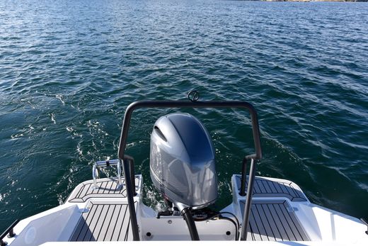 Катер Finnmaster R6