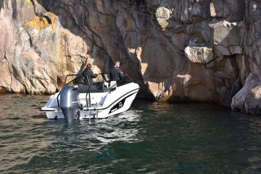 Катер Finnmaster R6