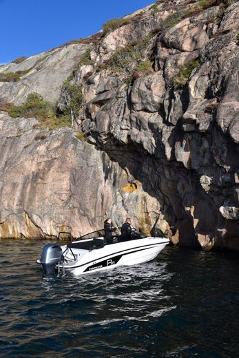 Катер Finnmaster R6