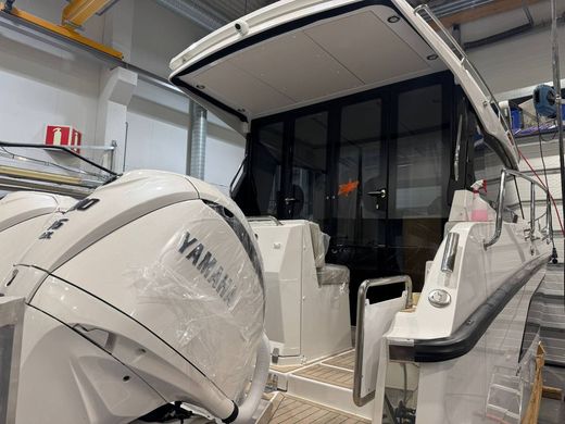 Катер Grandezza 30 OUTBOARD с моторами 2х300