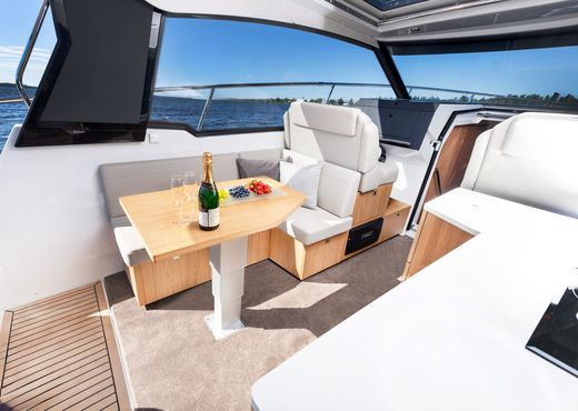 Катер Grandezza 30 Outboard