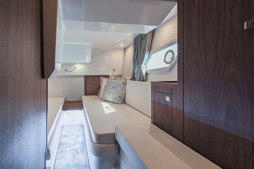 Катер Grandezza 37 CA