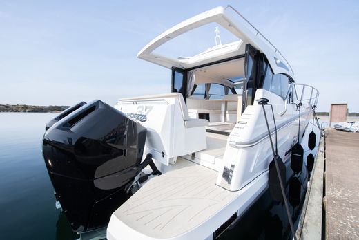 Катер Grandezza 37 Outboard
