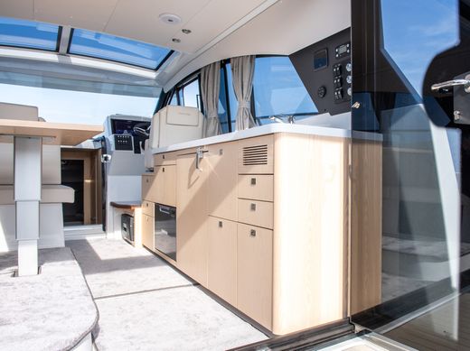 Катер Grandezza 37 Outboard