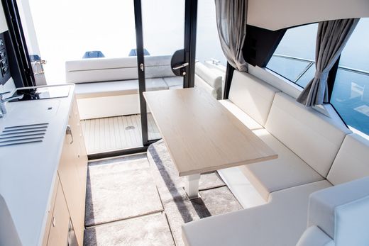 Катер Grandezza 37 Outboard