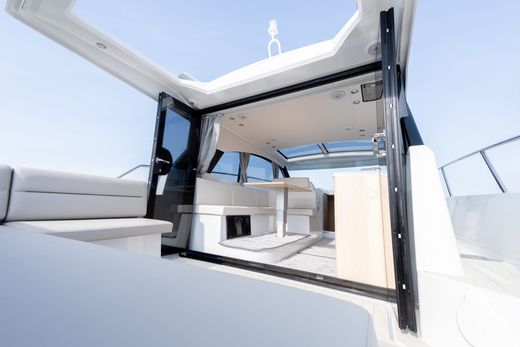 Катер Grandezza 37 Outboard