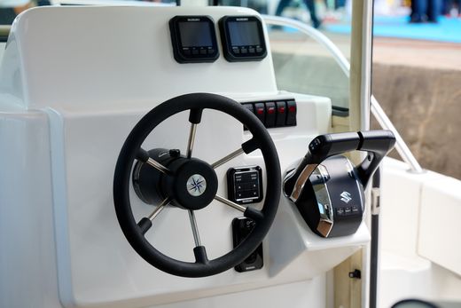 Катер New Japan Marine NSB28 с Suzuki 2хDF140BTGX/BZGX