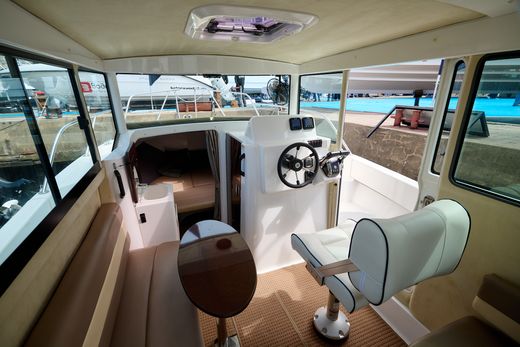 Катер New Japan Marine NSB28 с Suzuki 2хDF140BTGX/BZGX