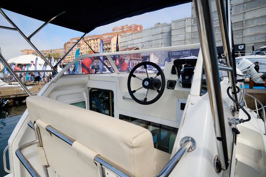 Катер New Japan Marine NSB28 с Suzuki 2хDF140BTGX/BZGX