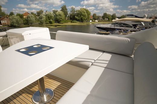 Катер Prestige 460 с моторами 2х440