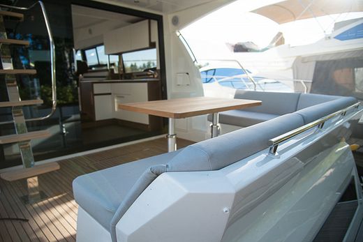 Катер Prestige 460 с моторами 2х440