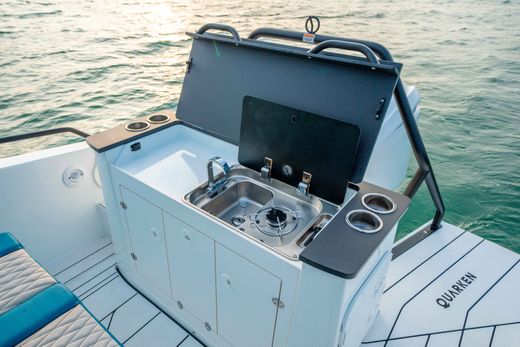 Катер QUARKEN 27 T-Top V2 Onyx