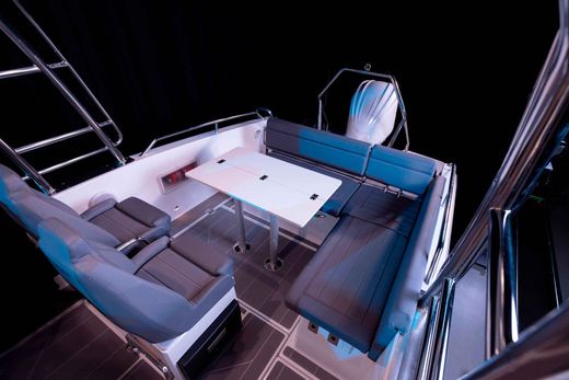 Катер QUARKEN 27 T-Top