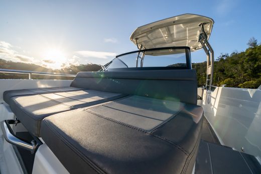 Катер QUARKEN 27 T-Top