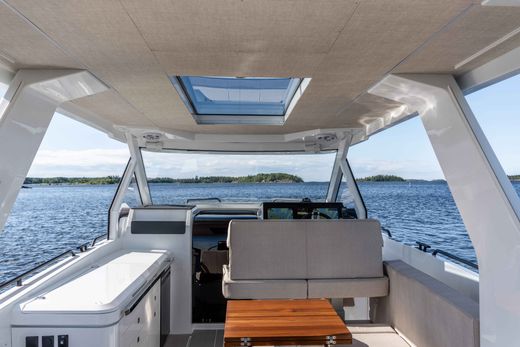 Катер QUARKEN 35 Sport Tourer