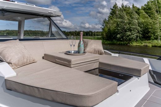 Катер QUARKEN 35 Sport Tourer