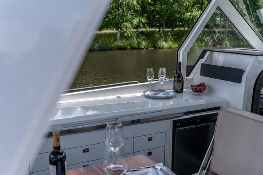 Катер QUARKEN 35 Sport Tourer