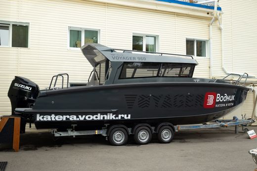 Катер VOYAGER 960 Cabin с Suzuki 2хDF300APX