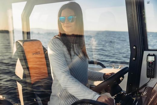 Катер XO DFNDR 9