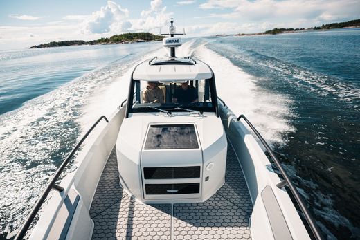 Катер XO DFNDR 9