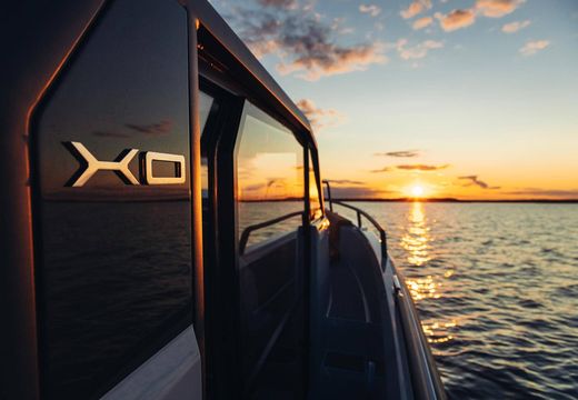 Катер XO DFNDR 9