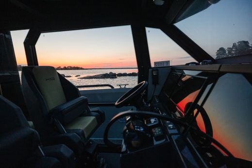 Катер XO DFNDR 9