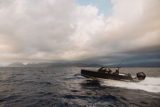 Катер XO DFNDR A8