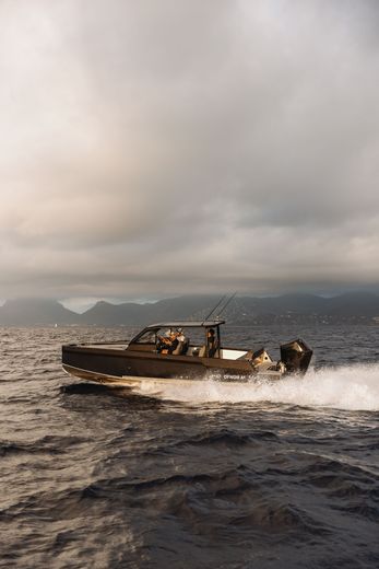 Катер XO DFNDR A8