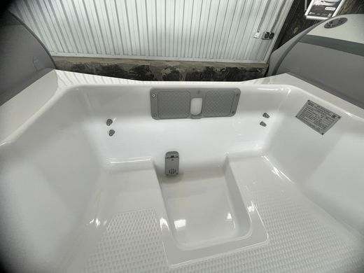 Лодка РИБ (RIB) RiverBoats RB 400, серо-белый, накладка на рундук,утка, корпус белый, уцененная