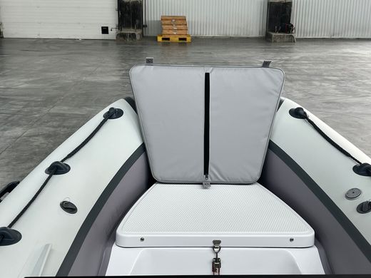 Лодка РИБ (RIB) RiverBoats RB 400, серо-белый, накладка на рундук,утка, корпус белый, уцененная