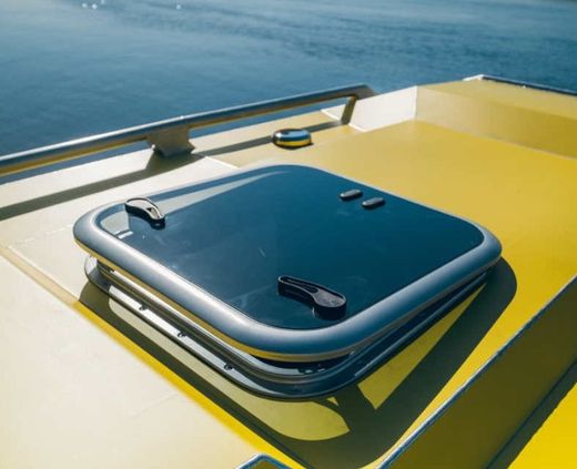 Люк палубный распашной Альбатрос 550х550