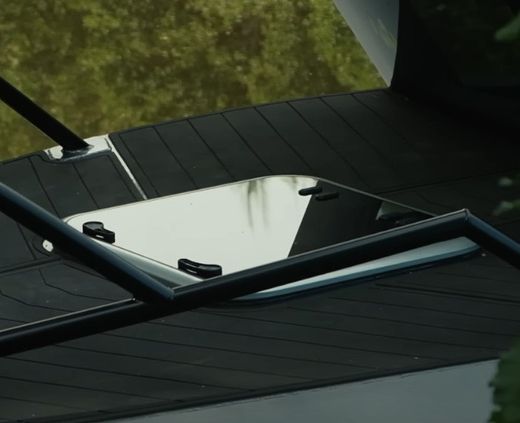 Люк палубный распашной Альбатрос 650x650