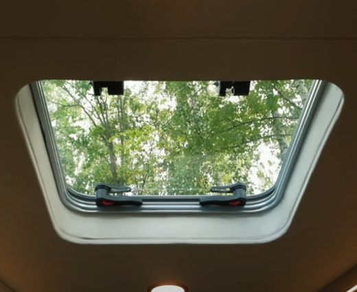 Люк палубный распашной Альбатрос 700x700