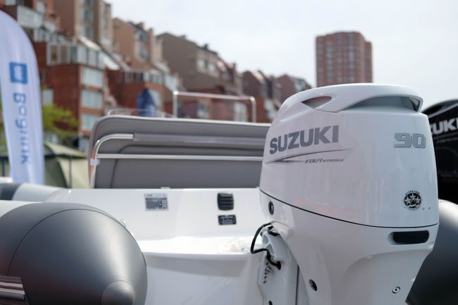 Мотор лодочный Suzuki DF90ATL, белый